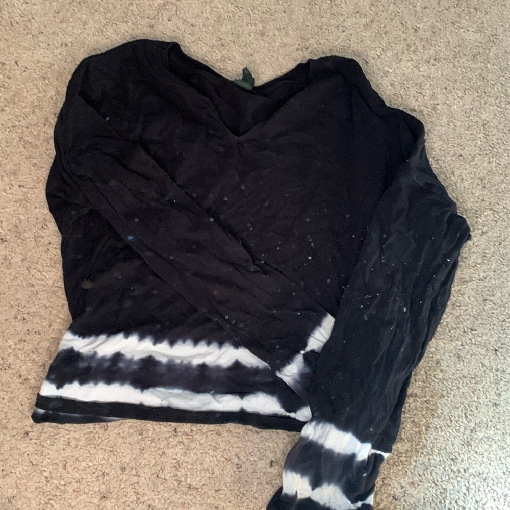 Black and white long sleeve crop top